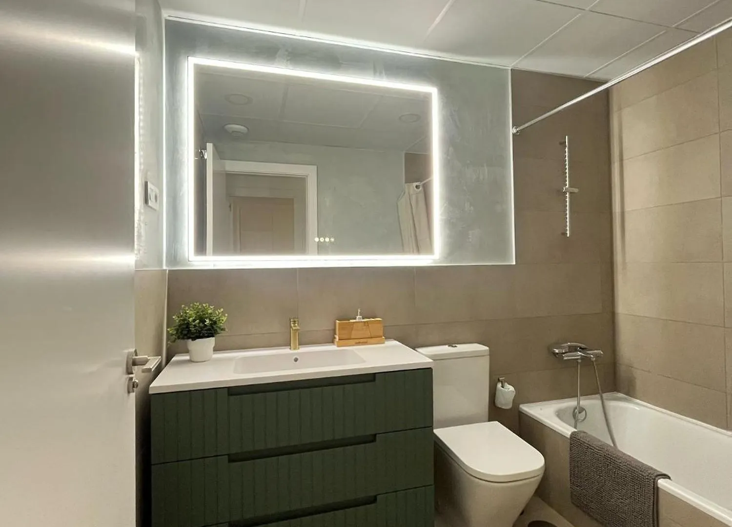 Luxury Apartment In Playa De Los Alamos Torremolinos