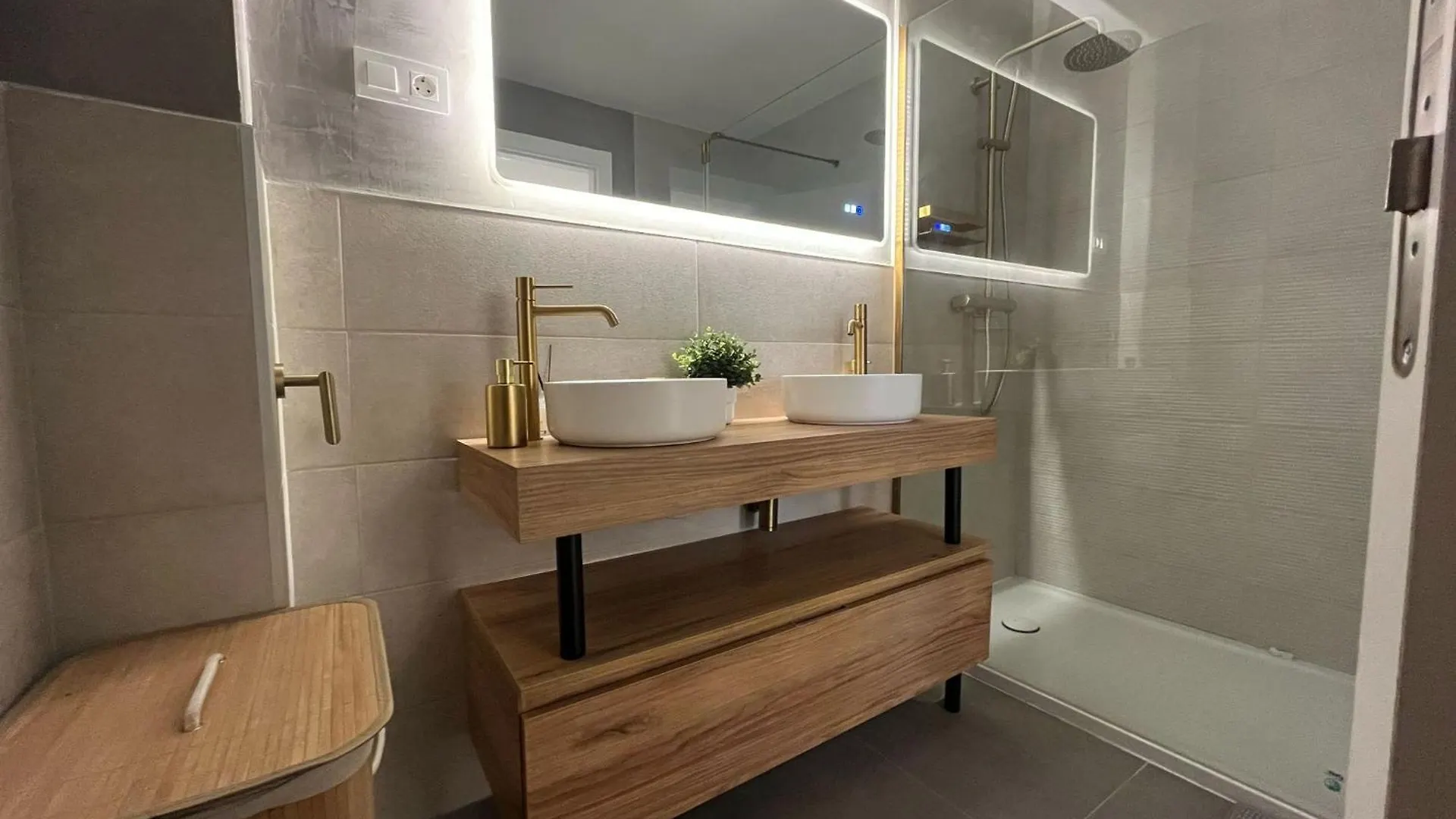 Luxury Apartment In Playa De Los Alamos Torremolinos Španělsko