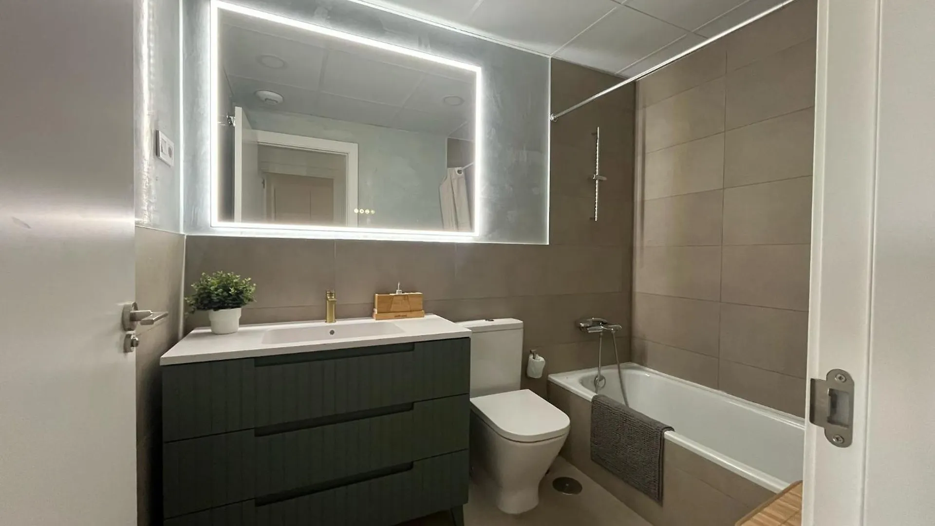 טורמולינוס Luxury Apartment In Playa De Los Alamos 0*,  ספרד